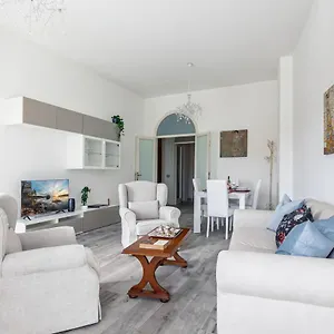 Lungarno Elegant With Panoramic Balcony , Pisa Italy